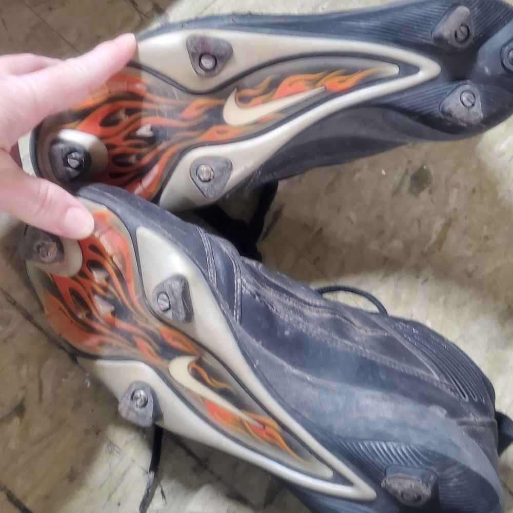 Nike women's softball cleats